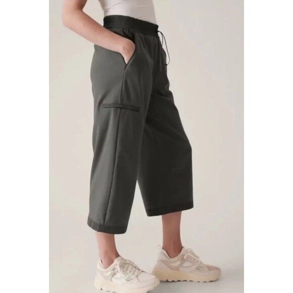 Athleta Large Triumph Hybrid Wide Leg Crop Pants Bali Green 533711 Stretch Lg - Picture 1 of 9